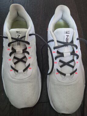 Nike Legend Essential 2 Women’s 11 White Black Training Shoes CQ9545-107
